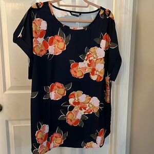 NWT BloomChic Floral‎ Printed Roll Tab Sleeve Blouse